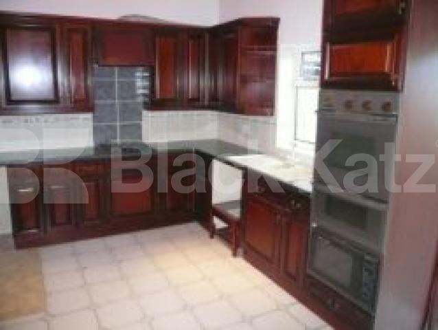 			AMAZING HOUSE!!!, 4 Bedroom, 1 bath, 1 reception Flat			 Melbourne Avenue, PALMERS GREEN N13